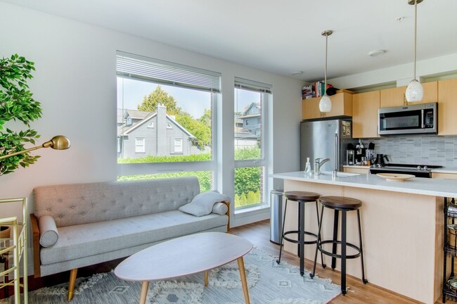 Building Photo - New Modern Condo with Bright Elegant Finis...