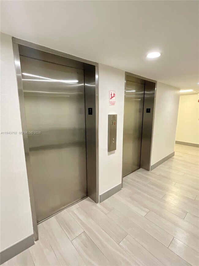 Foto del edificio - 919 Hillcrest Dr