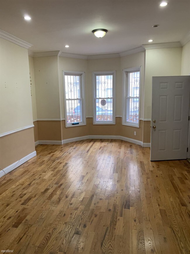Foto del edificio - 3 br, 1 bath House - 4039 Carpenter Ave 1A