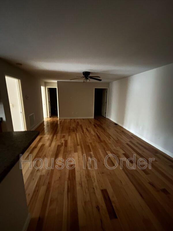 Foto del edificio - 15 Howards Row Pl