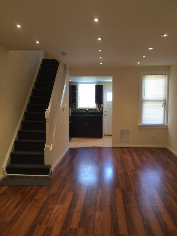 Foto del edificio - 6446 Glenmore Ave