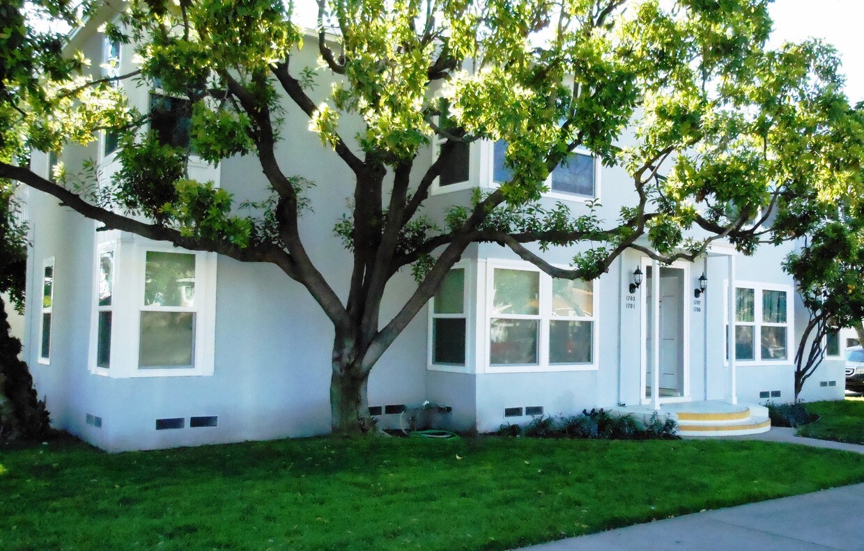 1701 N Glenoaks Blvd, Burbank, CA 91504 Apartments in Burbank, CA