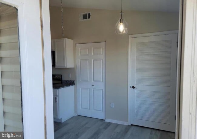 Building Photo - 9565 Battery Heights Blvd