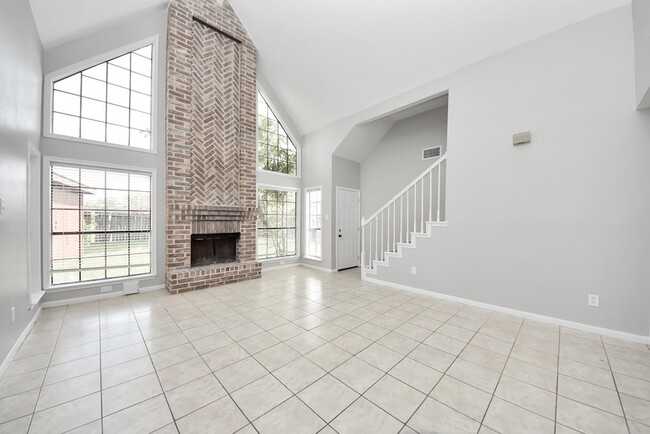 Building Photo - 115 Squires Bend
