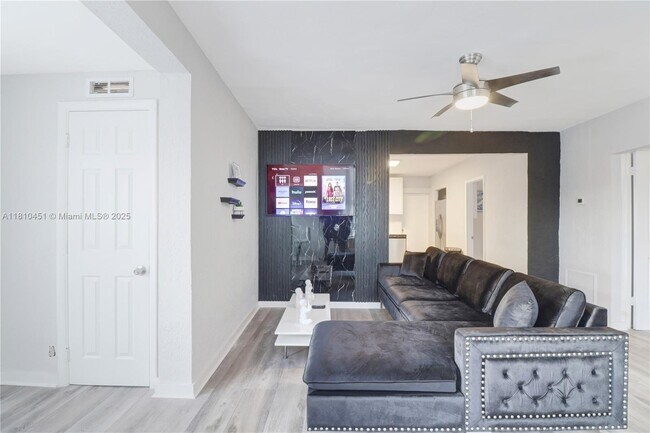 Foto del edificio - 6039 SW 38th St