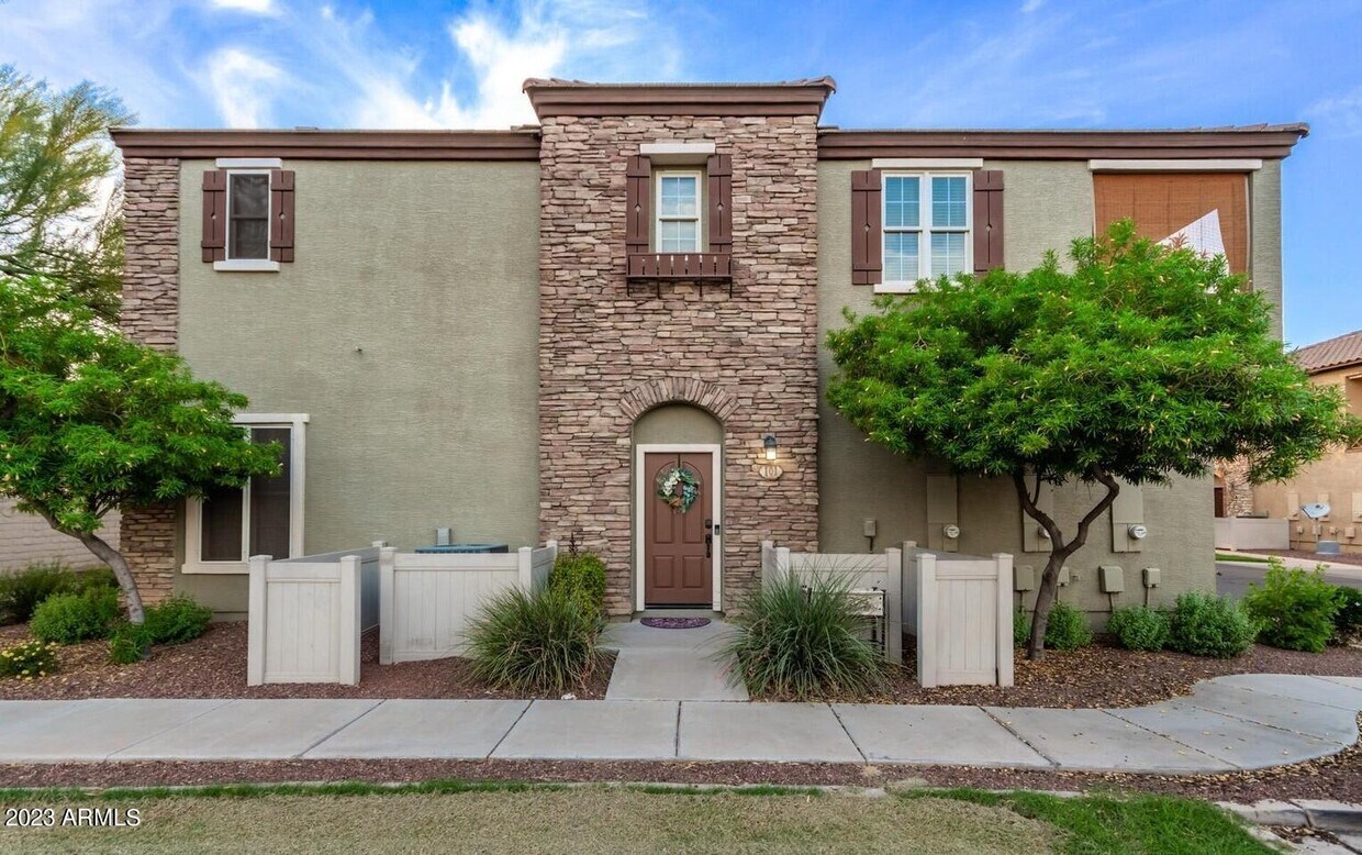 1967 E Frye Rd, Gilbert, AZ 85295 Townhome Rentals in Gilbert AZ