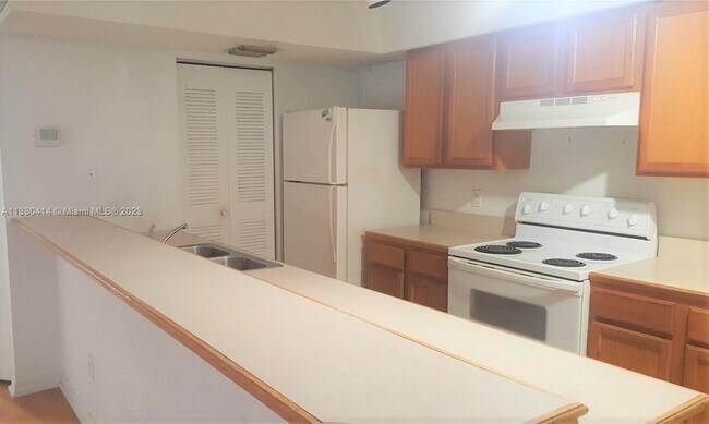 Foto del edificio - 9909 Westwood Dr