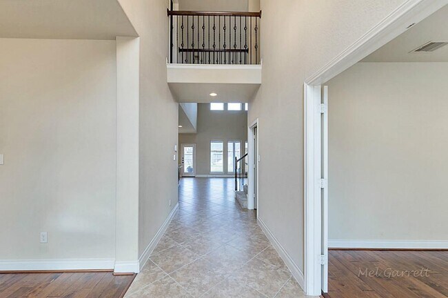 Building Photo - 28810 Davenport Dr