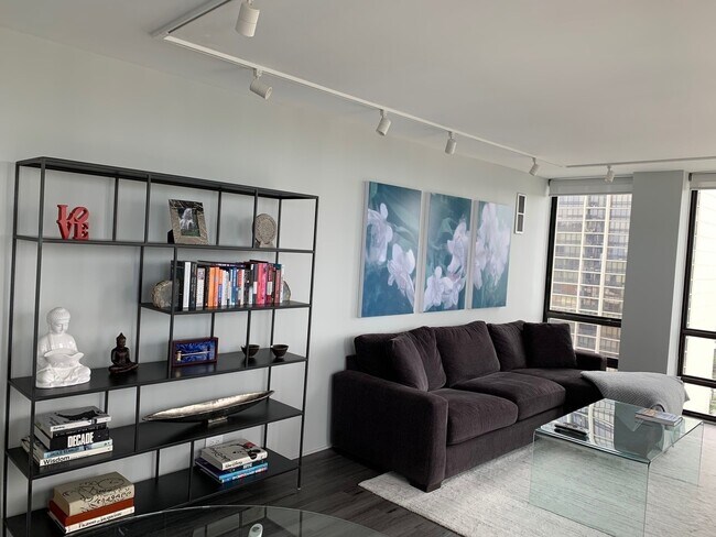 Foto del edificio - 1660 N LaSalle Dr