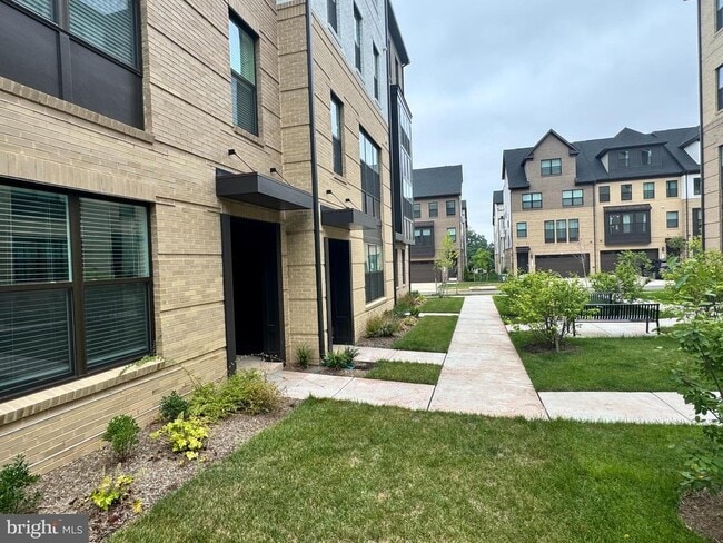Foto del edificio - 5030 Longmire Wy