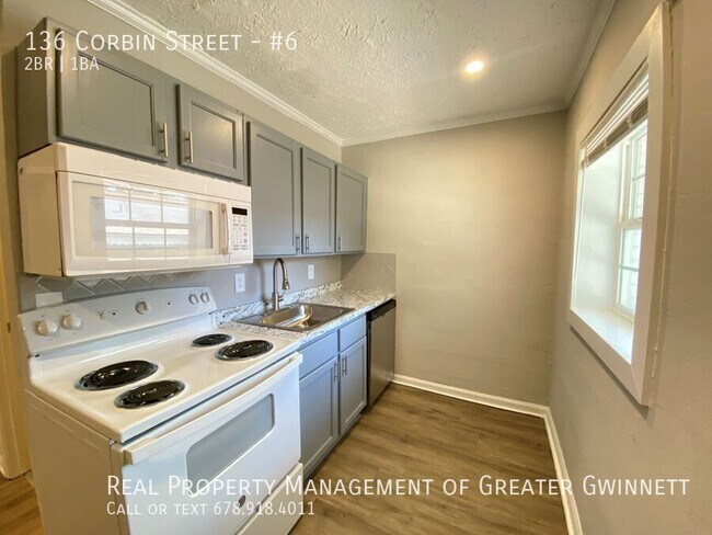 Foto del edificio - Renovated 2 Bedroom First Floor Apartment-...