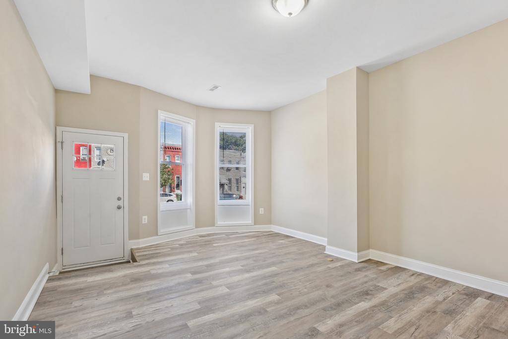 Primary Photo - 2120 N Fulton Ave