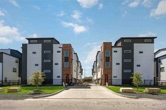 Building Photo - 3028 Lamar St