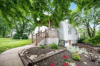 Building Photo - 705 NE Lindberg Dr