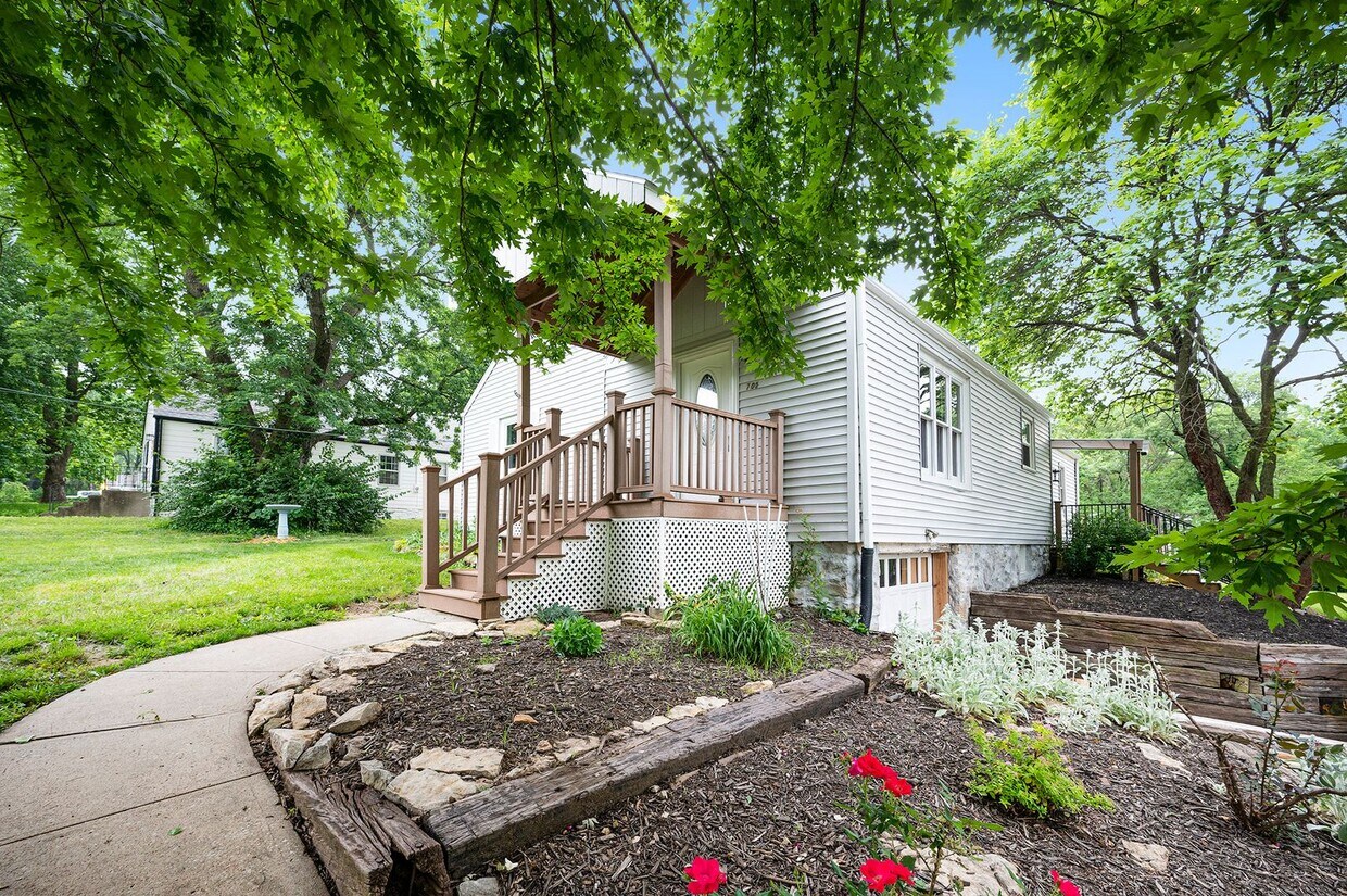 Primary Photo - MOVE-IN SPECIAL: 1/2 OFF FIRST MONTH 3BR/2...