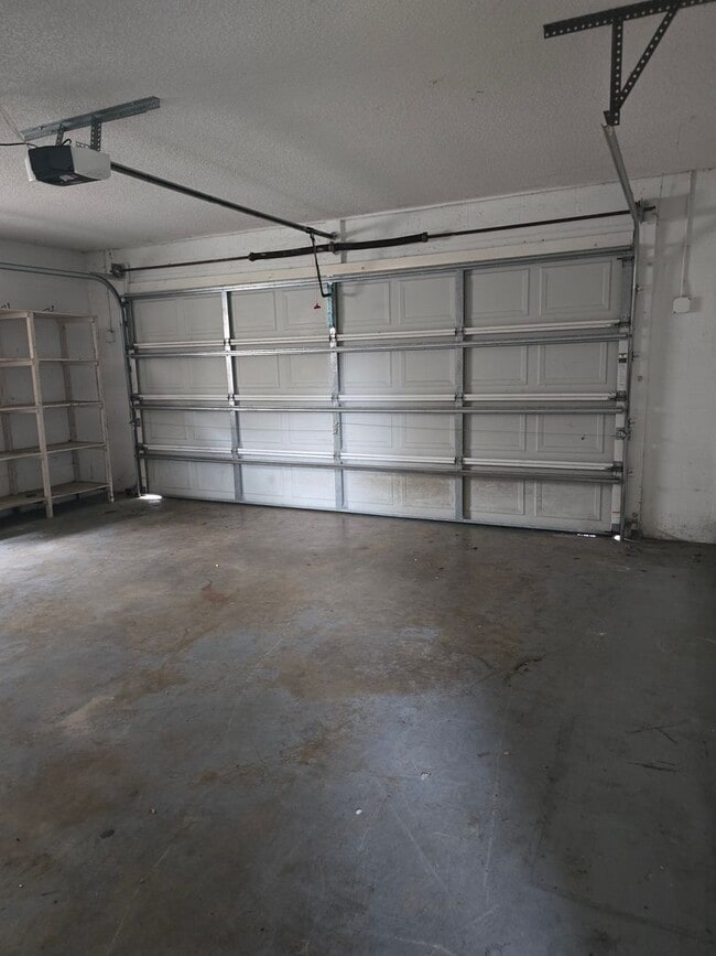 Building Photo - three bedroom 2 bath with garage