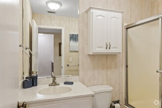 1BR, 1BA - 680SF - Bathroom - Taylor Creek Condominiums