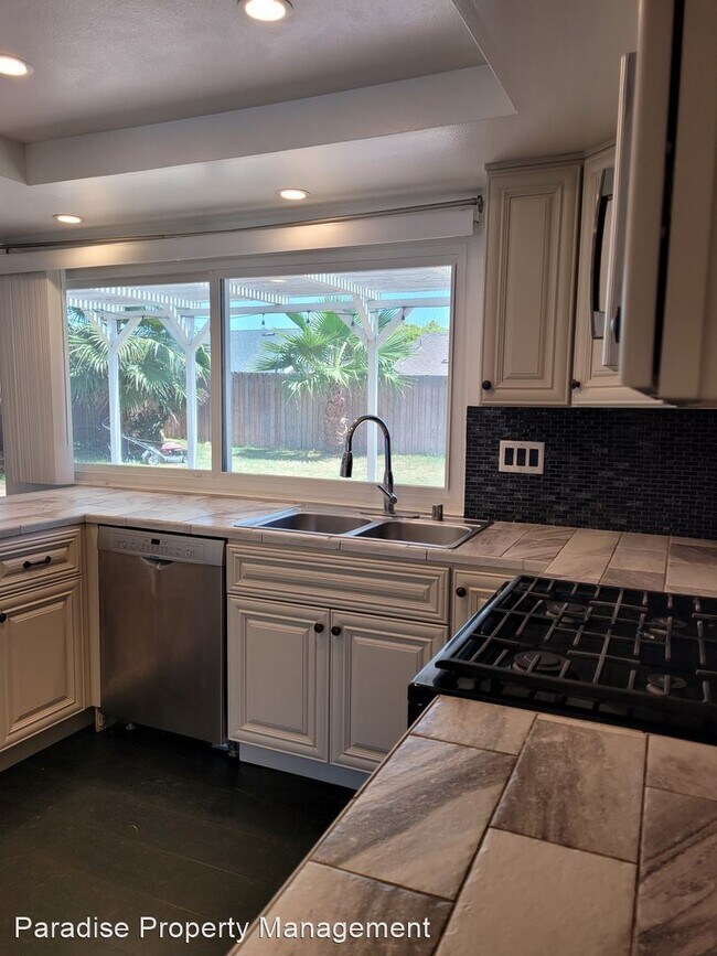 Foto del edificio - 4 br, 2 bath House - 910 Ann Arbor Ave.