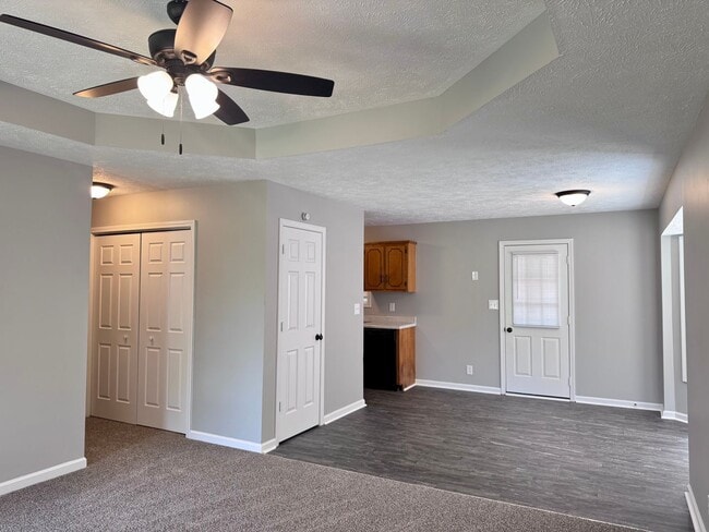 Building Photo - 357 Treeland Dr