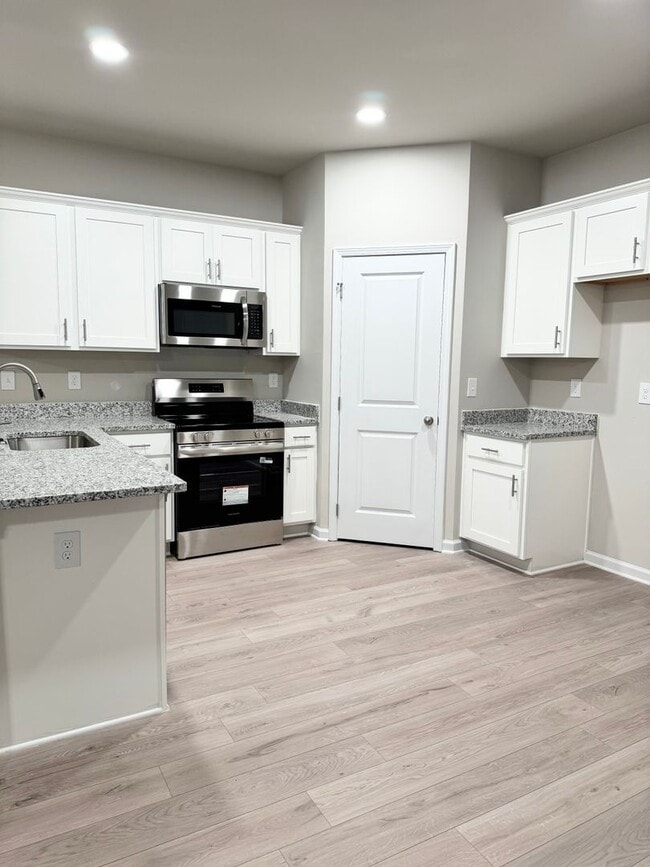 Building Photo - McCoy Street Townhomes!