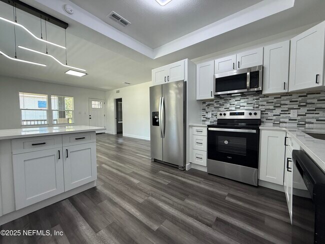 Foto del edificio - 823 Madison St