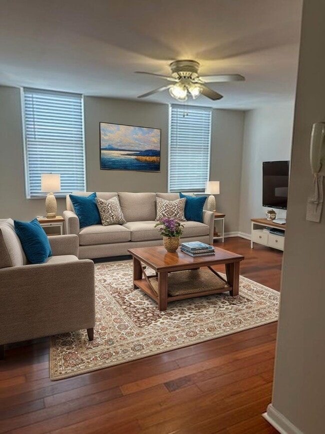 Building Photo - Large Bright  1 Bedroom Apartment