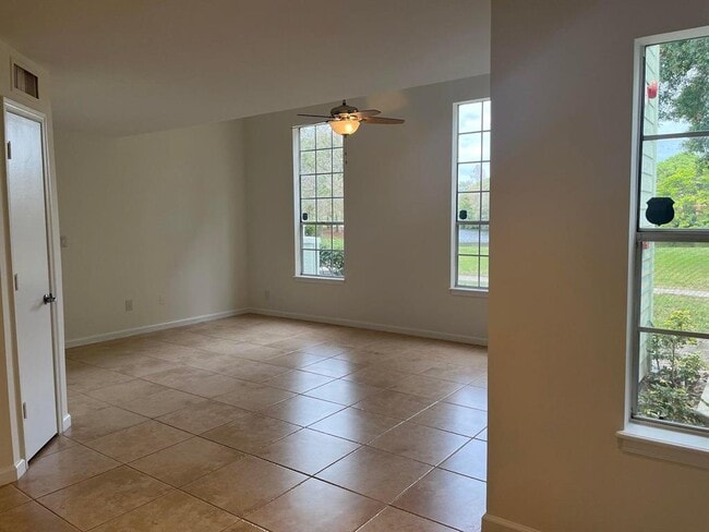 Building Photo - 1275 Crystal Way