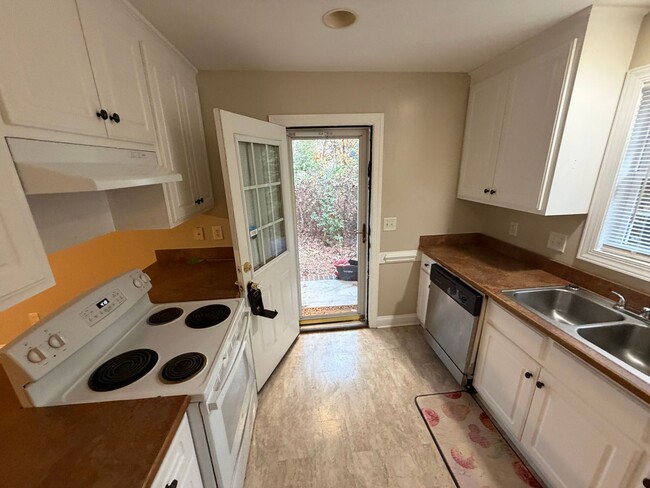 Building Photo - 3 Bedroom with 2 Full Baths and Large Yard