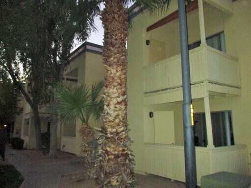 Building Photo - 740 W Elm St