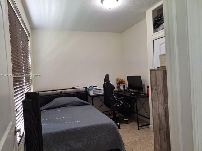Foto del edificio - 211xx SW 92nd Ct