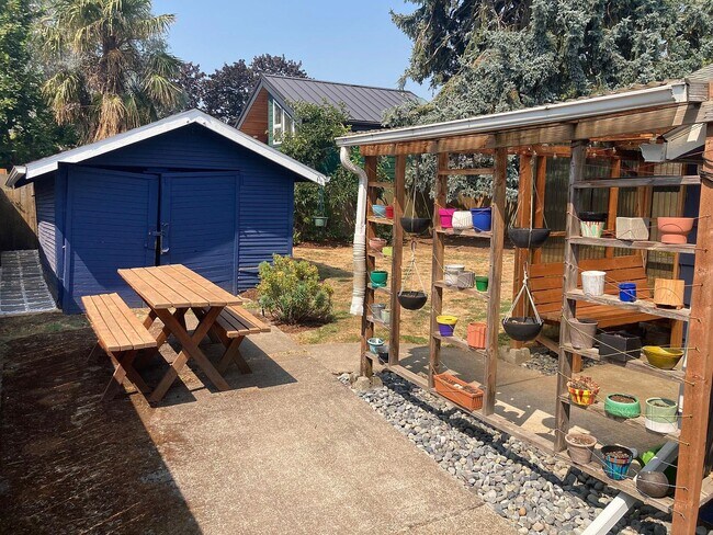 Building Photo - 4525 NE 85th Ave