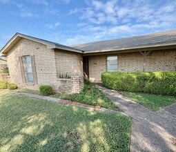 Building Photo - 100-102-102 W Gruver Cir