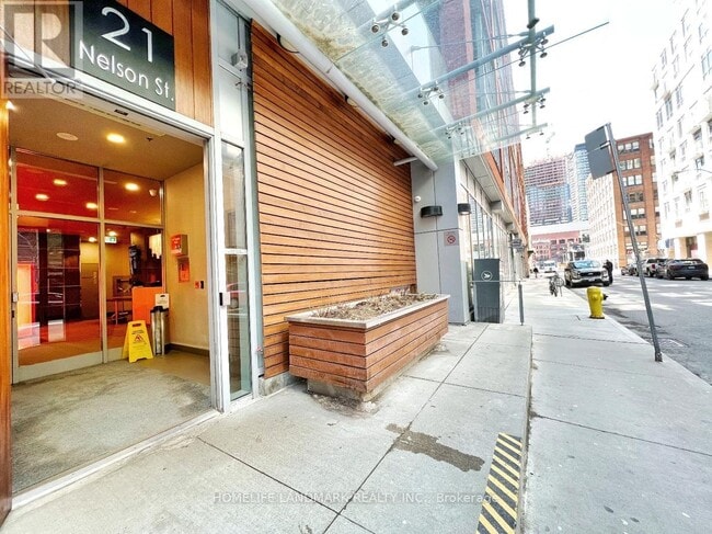 Building Photo - 21-621 Nelson St