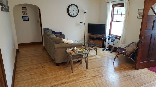 Building Photo - 802 Division St