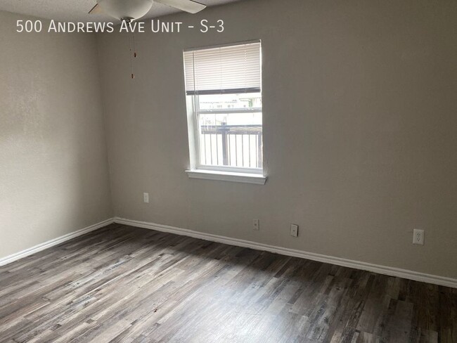 Building Photo - Stop by today