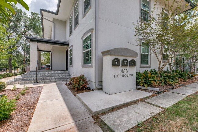 Foto del edificio - BEAUTIFUL FIRST FLOOR, 2-BEDROOM APARTMENT IN OLMOS PARK