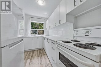Building Photo - 325 A James St S