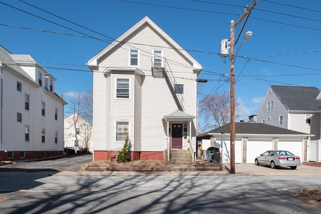 Foto del edificio - 1 Howard Ave