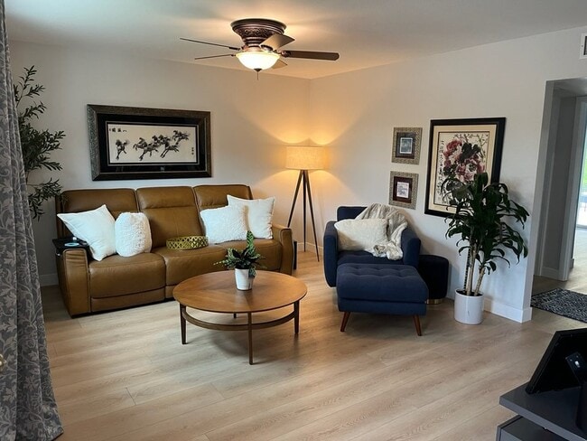 Foto del edificio - 3265 Pearl Ln