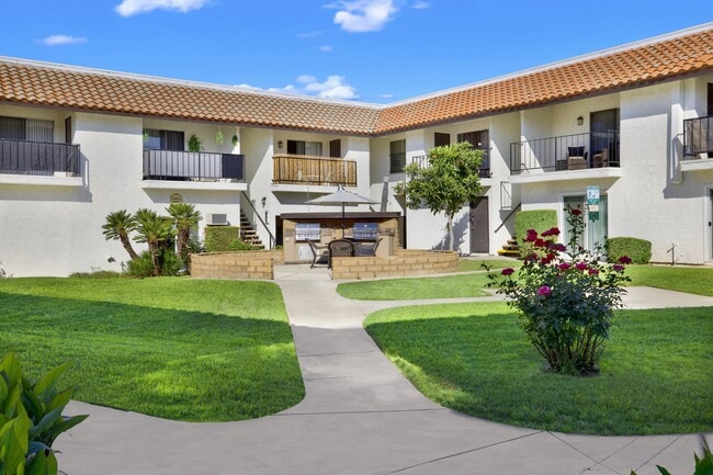 Building Photo - CASA DE VALLE