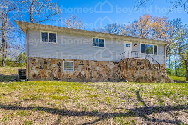 Building Photo - Newly updated 3 bed/2 bath home in Hixson ...