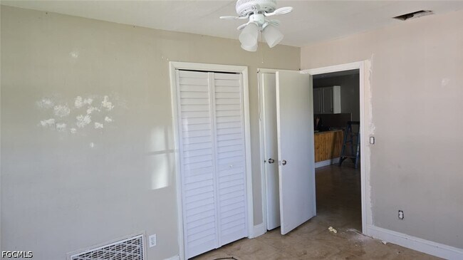 Foto del edificio - 4356 23rd Pl SW