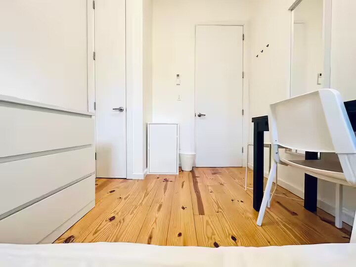 Furnished room/NOT APARTMENT - Furnished room/NOT APARTMENT