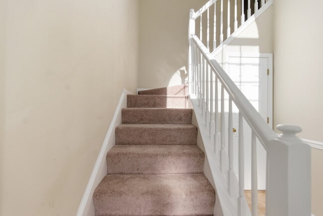 Foto del edificio - 5456 Summer Crescent