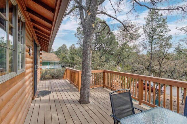 Foto del edificio - Adorable 2 bed / 1 bath Log Cabin
