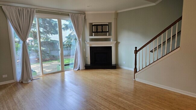 Foto del edificio - 739 Blossom Ct