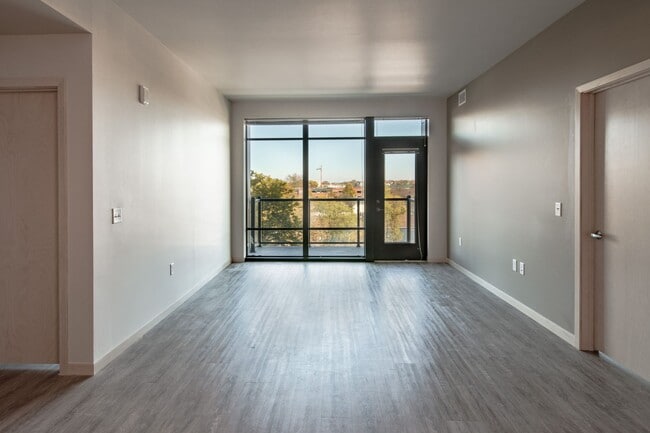 Interior Photo - Arden
