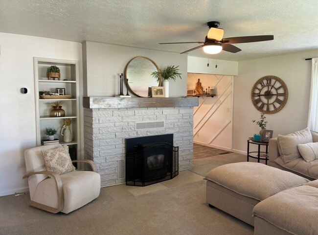 Building Photo - 3060 Vickie Ln