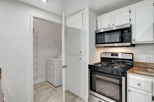 Foto del edificio - Adorable One Bedroom Walking Distance to L...