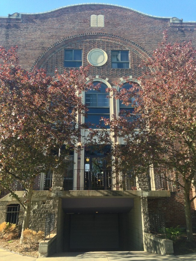 Crocus Hill Flats Apartments in Saint Paul, MN
